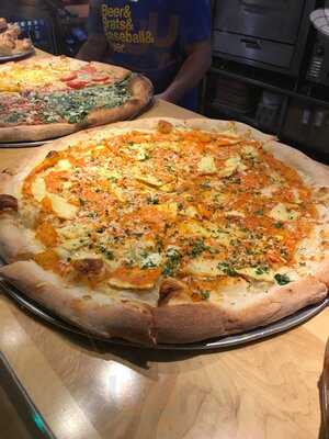 Ian's Pizza On State