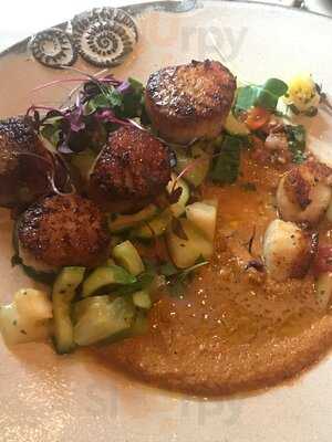 Hot And Hot Fish Club