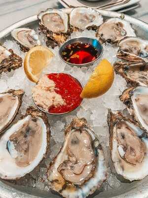 Pearlz Oyster Bar