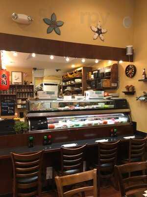 Momo Sushi & Cafe