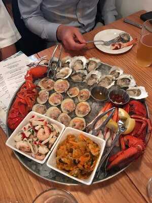 Hank's Oyster Bar Old Town