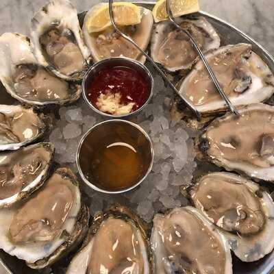 Hank's Oyster Bar Old Town