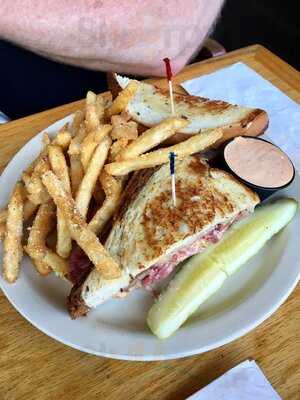 Harmon Pub & Brewery