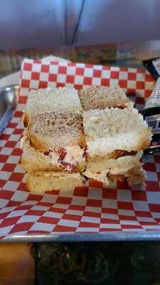 The Purple Daisy Picnic Cafe