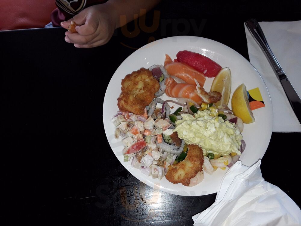 Santo's Modern American Buffet &sushi