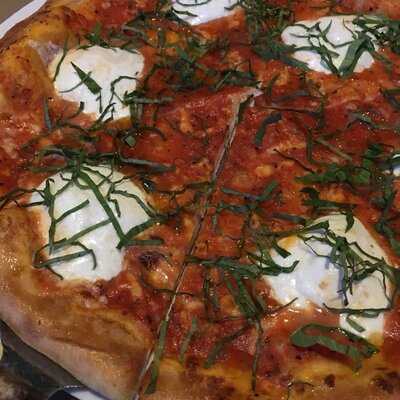 Momo Pizzeria And Ristorante