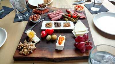 Momo Pizzeria And Ristorante