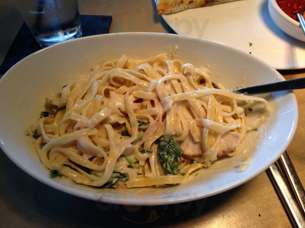 Momo Pizzeria And Ristorante