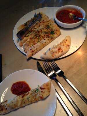 Momo Pizzeria And Ristorante