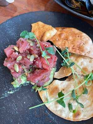 400 Beach Seafood And Tap House