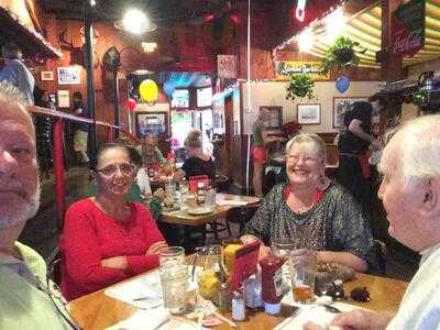 Harvey's 4th Street Grill