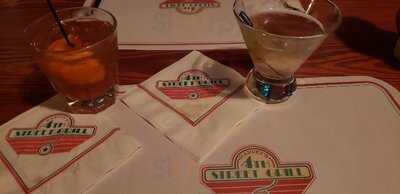 Harvey's 4th Street Grill