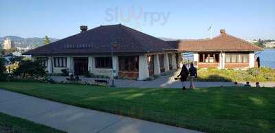 The Lake Chalet Seafood Bar & Grill