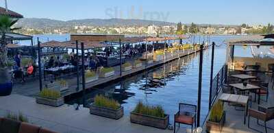 The Lake Chalet Seafood Bar & Grill