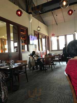 The Lake Chalet Seafood Bar & Grill