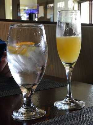 The Lake Chalet Seafood Bar & Grill