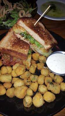 Bleu Restaurant & Bar