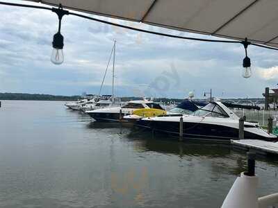 Vola's Dockside Grill And Hi-tide Lounge