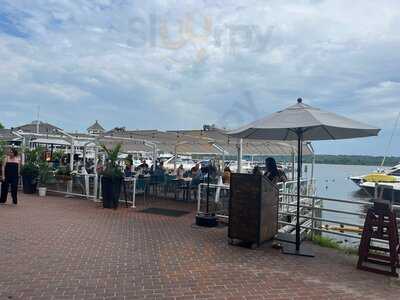 Vola's Dockside Grill And Hi-tide Lounge