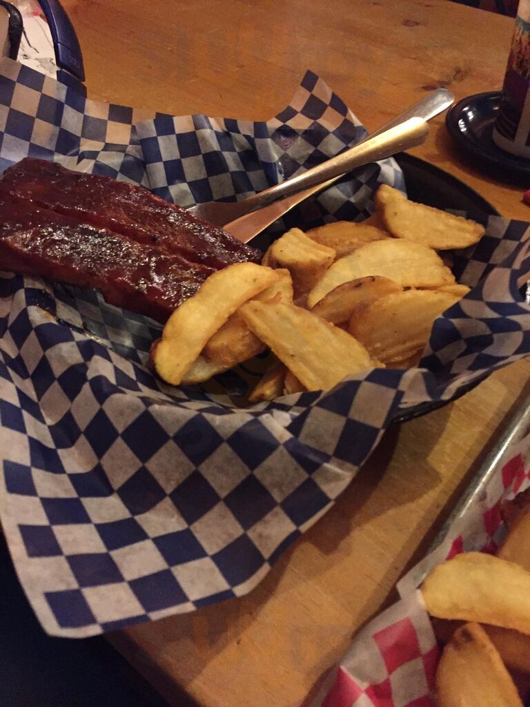 Famous Dave's Bar-b-que