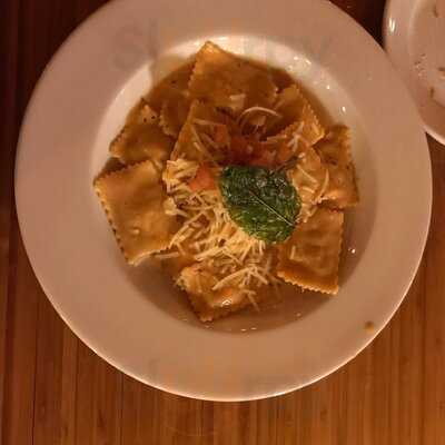 Suite 100 Restaurant Bar & Lounge