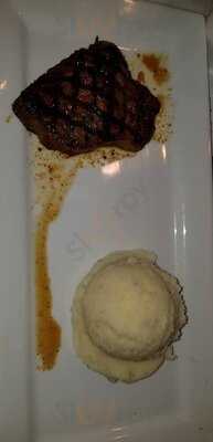 Briquettes Steakhouse