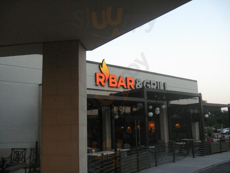 R Bar & Grill