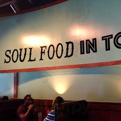 Kiki's Chicken & Waffles