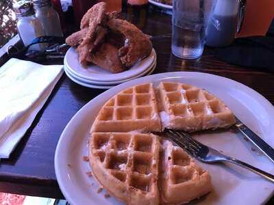 Kiki's Chicken & Waffles