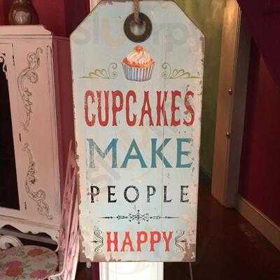 Lavender Moon Cupcakery