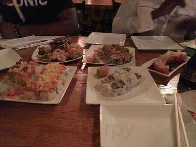 Saki Tumi Grill & Sushi Bar