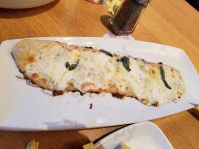 California Pizza Kitchen Macarthur Center