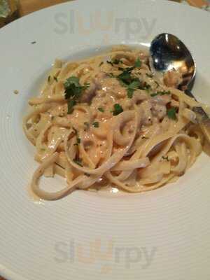 California Pizza Kitchen Macarthur Center