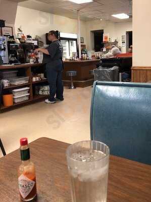 Virginia's Travelers Cafe And Motel