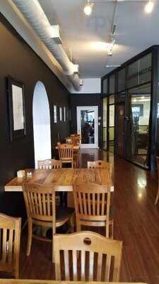 Ashker's Juice Bar & Bistro