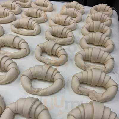 Loic Bakery Cafe Bar