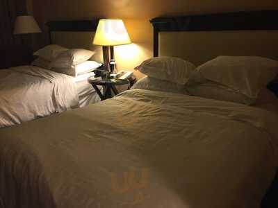 Sheraton Norfolk Waterside Hotel