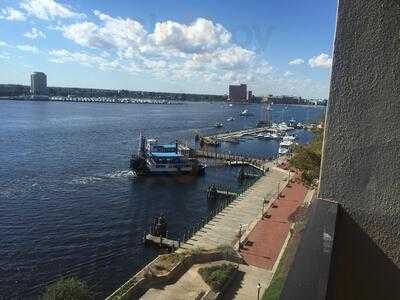 Sheraton Norfolk Waterside Hotel