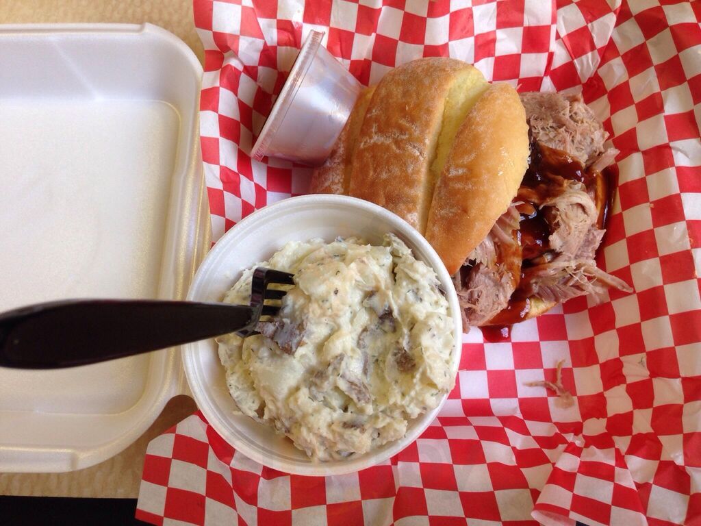 Hole In The Wall Barbecue