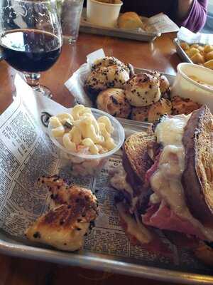 Hank's Filling Station