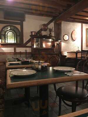 Bugsy's Pizza & Sports Bar