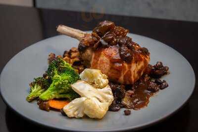 Mr. D's Restaurant & Lounge