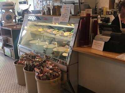 Lucky's Delicatessen