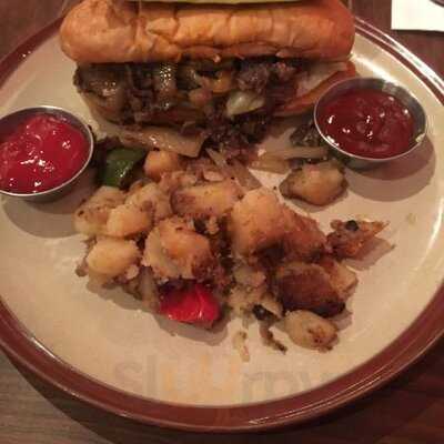 Mackie's Bar & Grill