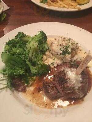 Claim Jumper Restaurants