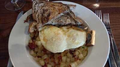 Avenue Club And The Bubble Up Bar