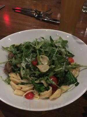 Avenue Club And The Bubble Up Bar