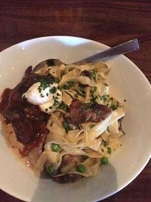 Avenue Club And The Bubble Up Bar