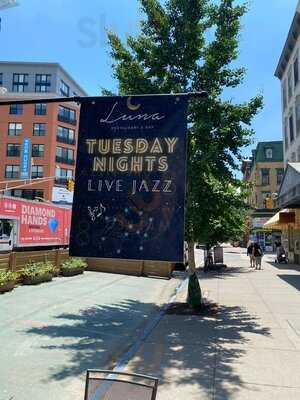 Luna Restaurant & Bar