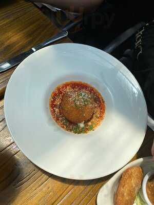 Luna Restaurant & Bar